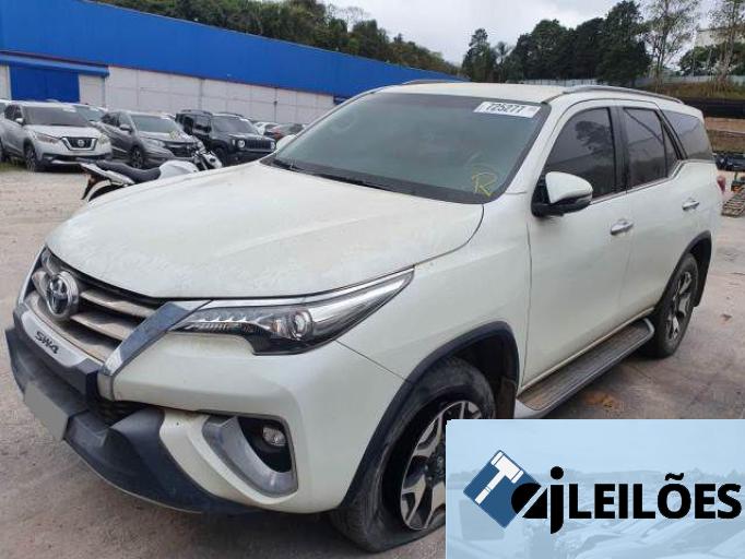 TOYOTA HILUX SW4 19/19